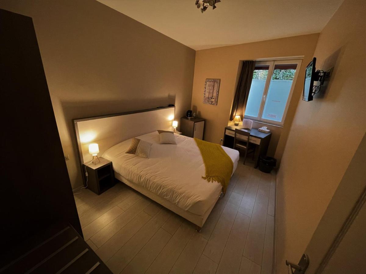 Hotel-Restaurant Des Voyageurs Le Cheylard Eksteriør billede