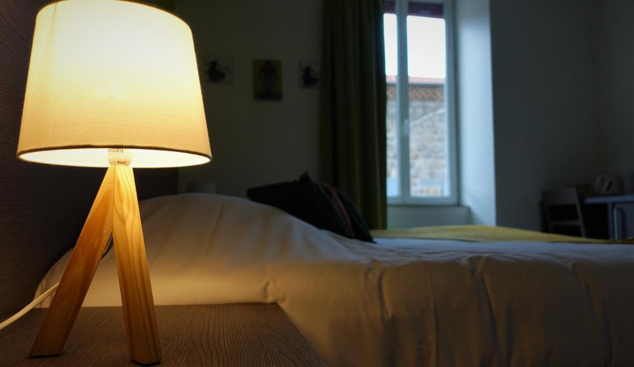 Hotel-Restaurant Des Voyageurs Le Cheylard Eksteriør billede