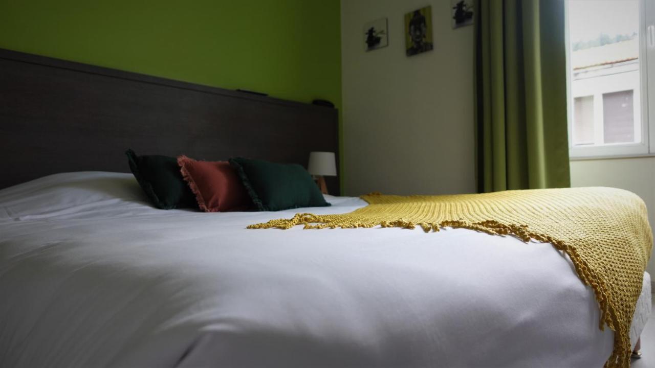 Hotel-Restaurant Des Voyageurs Le Cheylard Eksteriør billede