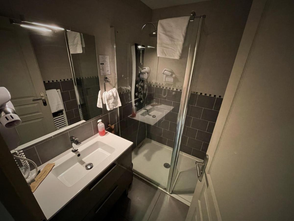 Hotel-Restaurant Des Voyageurs Le Cheylard Eksteriør billede