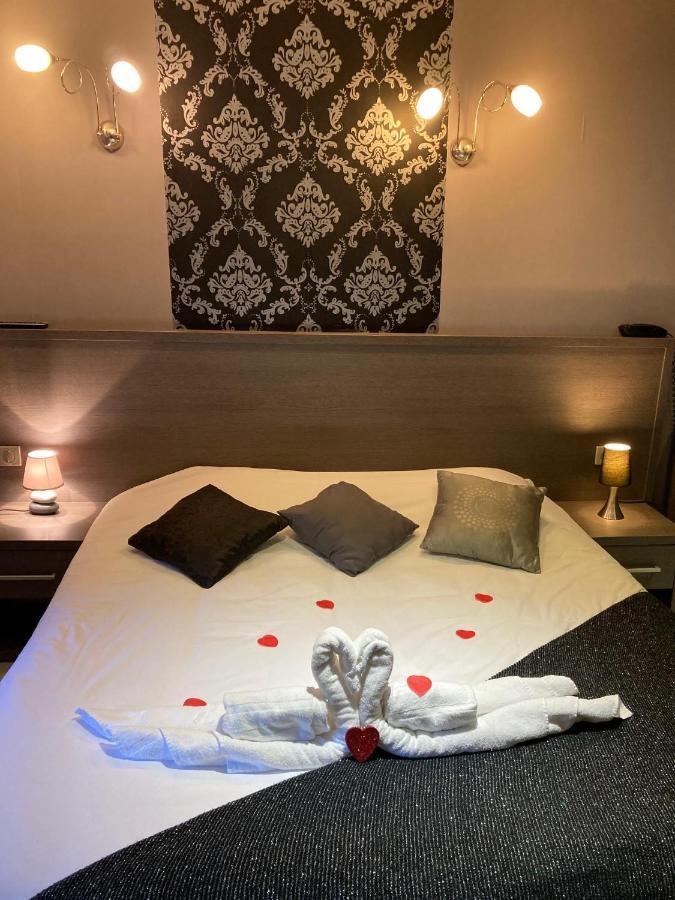 Hotel-Restaurant Des Voyageurs Le Cheylard Eksteriør billede